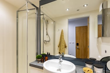 Silver En Suite at New Bridewell, Nelson Street, City Centre, Bristol, BS12BA - Image 14